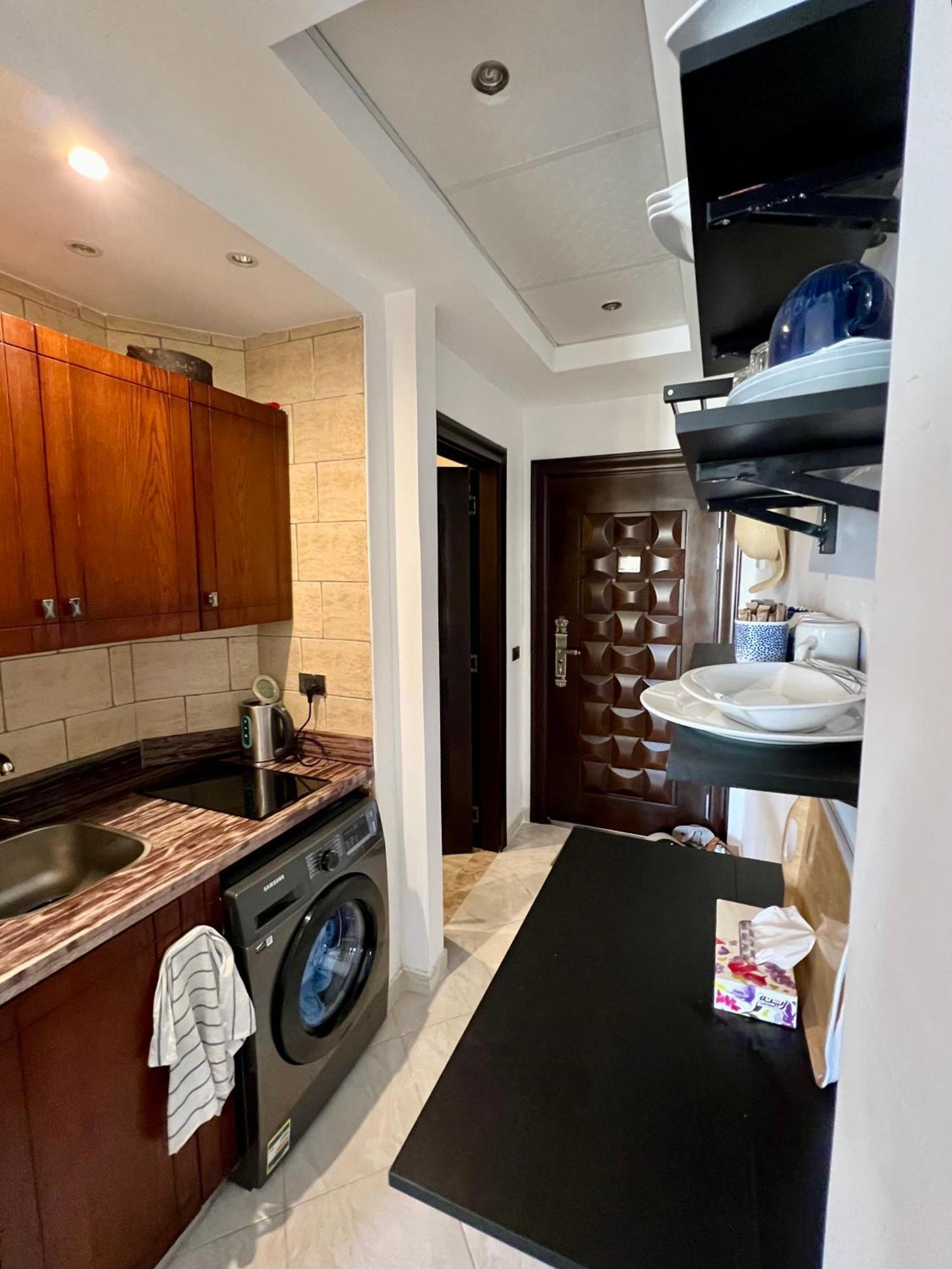 Luxury Beachfront Studio- Foreign Nationals Only Hurghada Exteriör bild