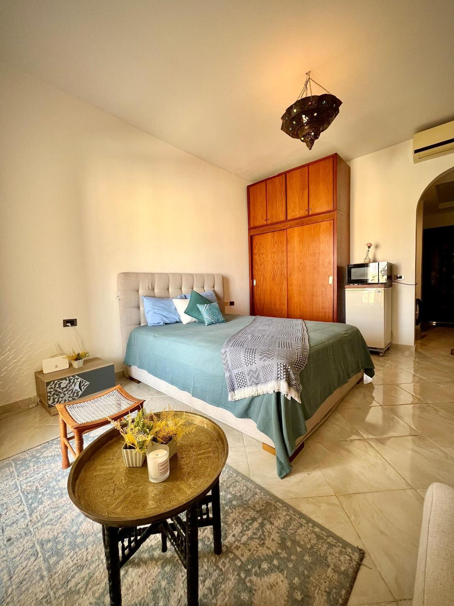 Luxury Beachfront Studio- Foreign Nationals Only Hurghada Exteriör bild